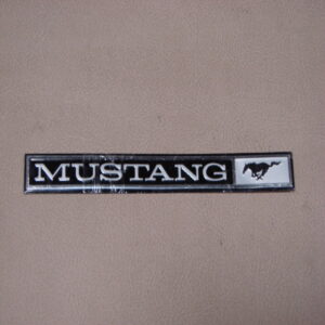 B04460E Dash Emblem "Mustang," Stick On