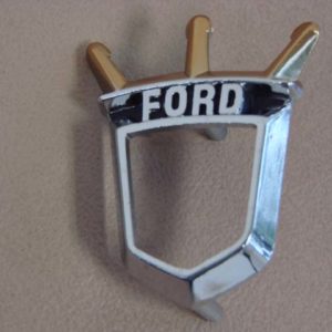 B25666A Ford Crest Medallion Retainer